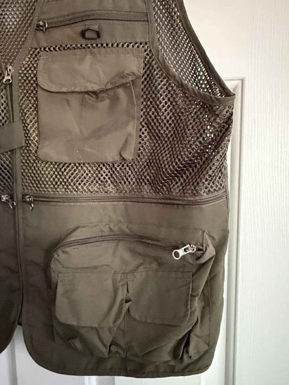 Outdoor Mesh Utility hunting / fishing vest in Olive Green